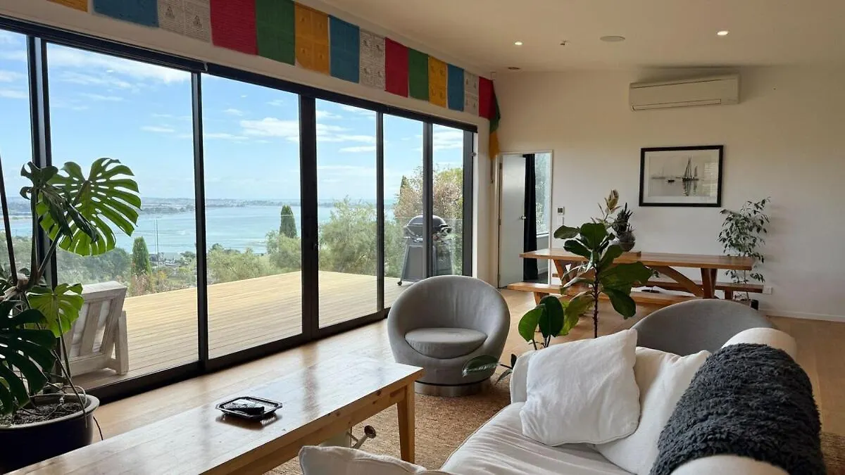 Holiday home Luxury Retreat With Ocean Views, Sauna & Plunge Christchurch