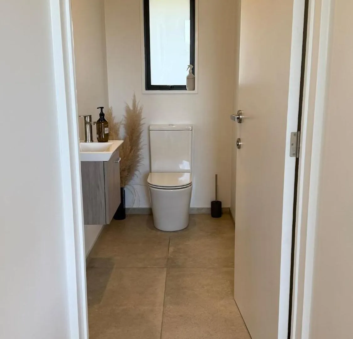 Luxury Retreat With Ocean Views, Sauna & Plunge Christchurch 0*,