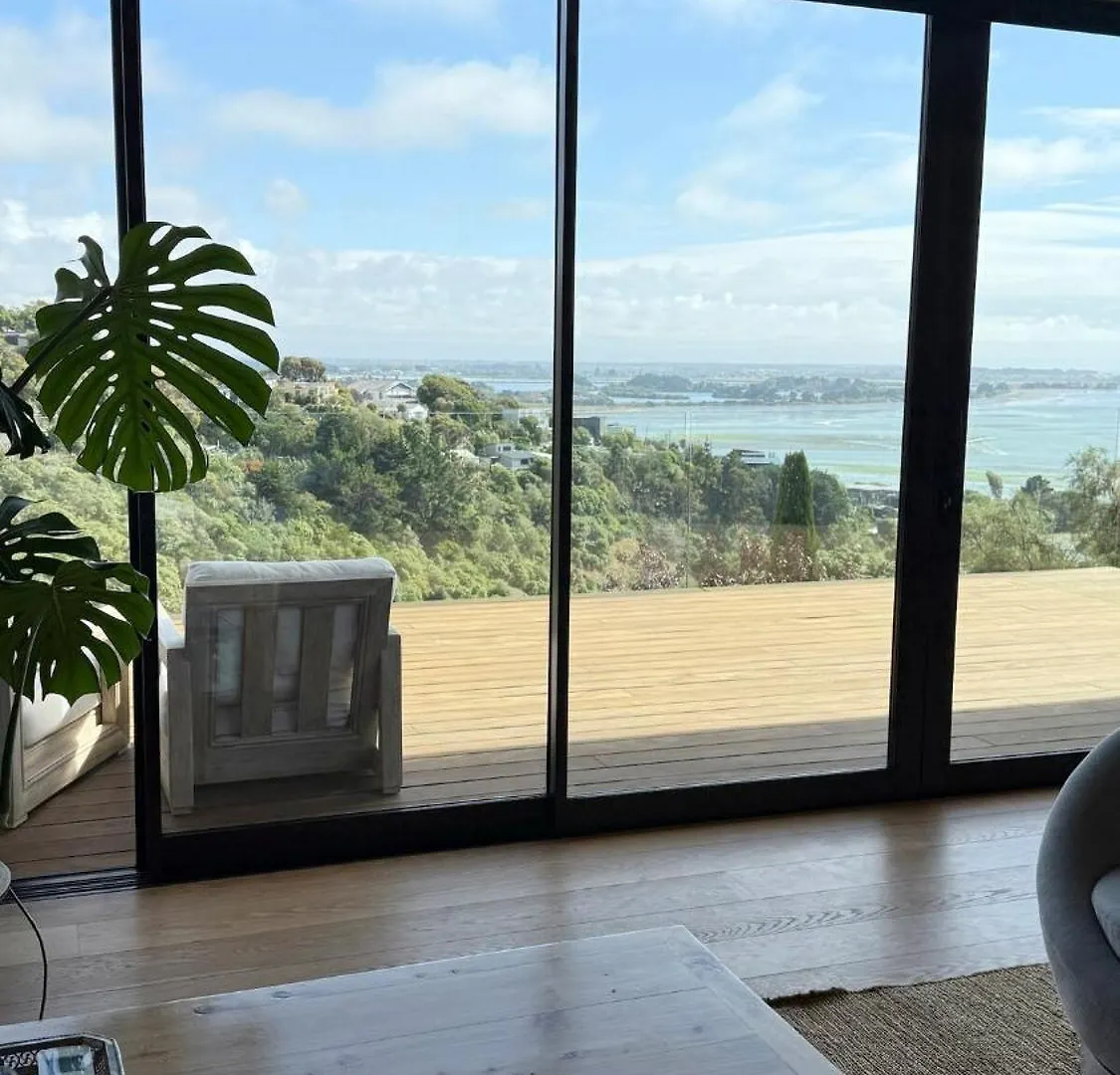 Luxury Retreat With Ocean Views, Sauna & Plunge Christchurch Holiday home