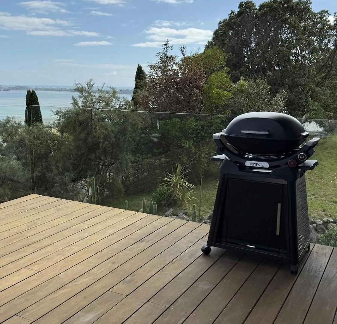 Luxury Retreat With Ocean Views, Sauna & Plunge Christchurch Holiday home