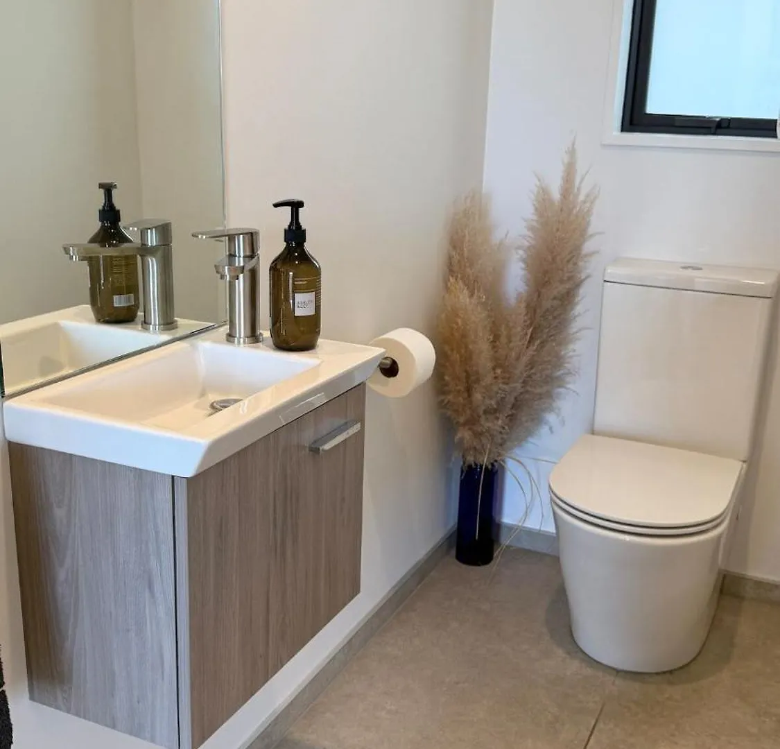 Holiday home Luxury Retreat With Ocean Views, Sauna & Plunge Christchurch New Zealand