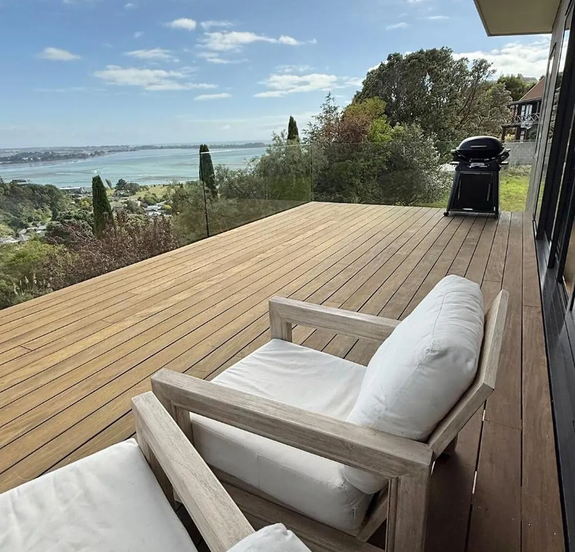 Luxury Retreat With Ocean Views, Sauna & Plunge Christchurch