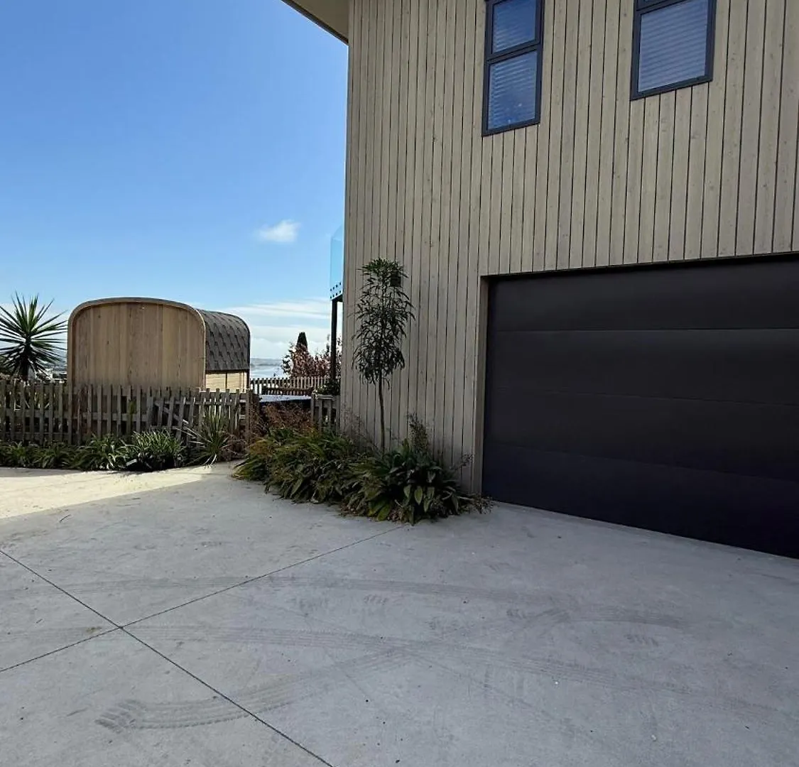 Luxury Retreat With Ocean Views, Sauna & Plunge Christchurch 0*,