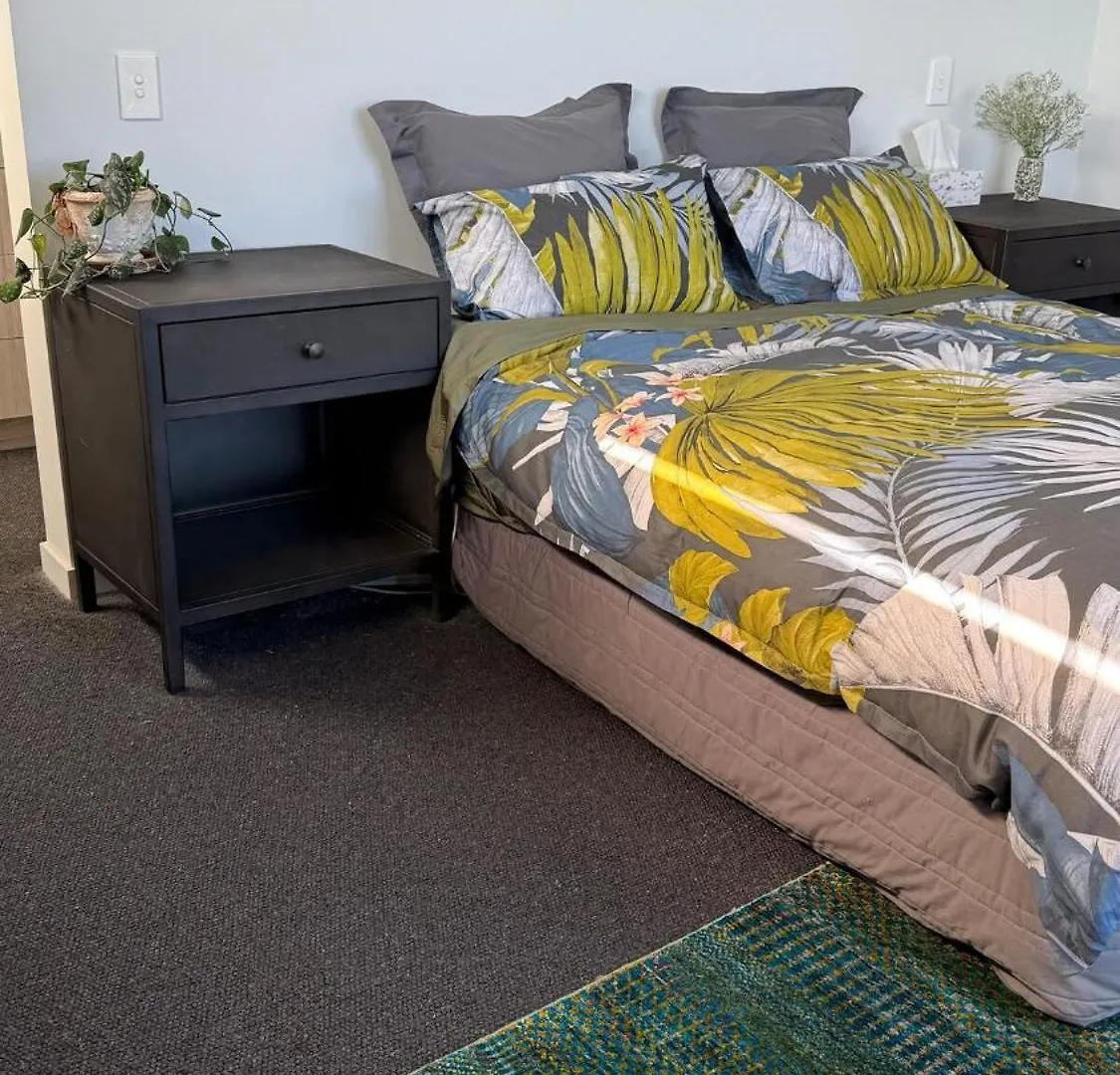 Luxury Retreat With Ocean Views, Sauna & Plunge Christchurch Holiday home