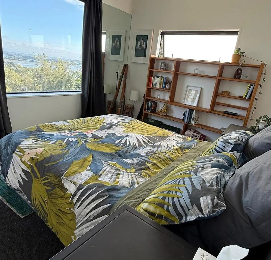 Luxury Retreat With Ocean Views, Sauna & Plunge Christchurch Holiday home