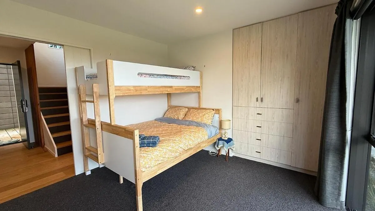 Luxury Retreat With Ocean Views, Sauna & Plunge Christchurch 0*,
