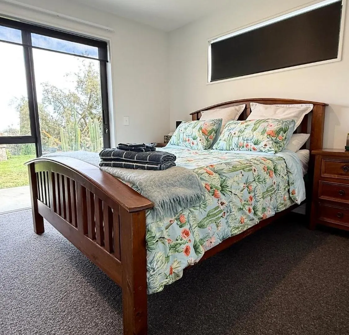 Luxury Retreat With Ocean Views, Sauna & Plunge Christchurch