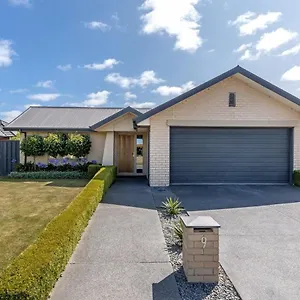 Airport, Motorway, Shopping Handy Holiday home